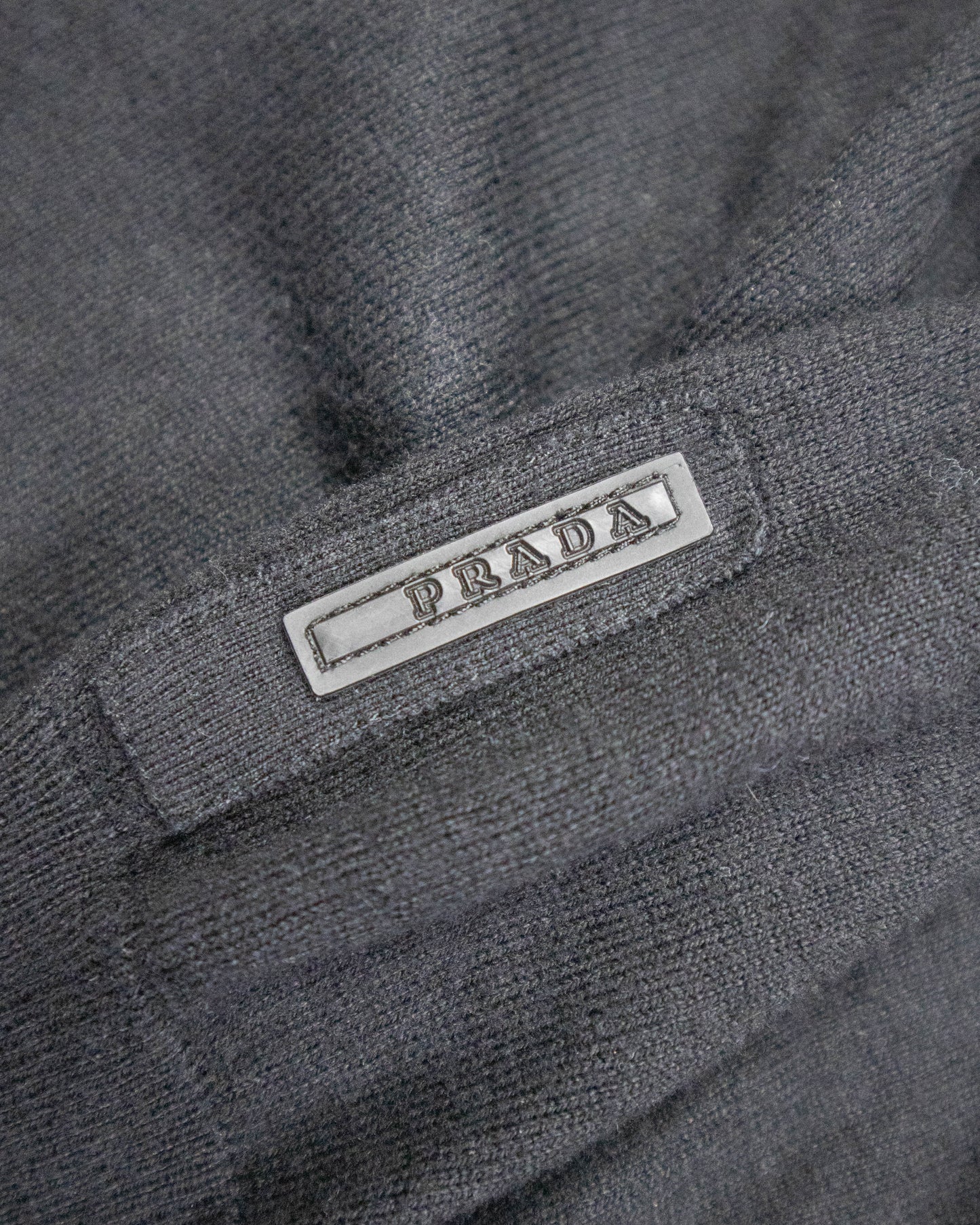 Prada – Pull