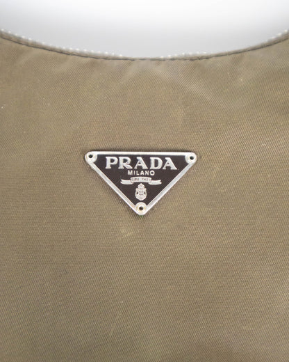 Prada – Nylon Hobo 2000 (22,5 x 7 x 17 cm)