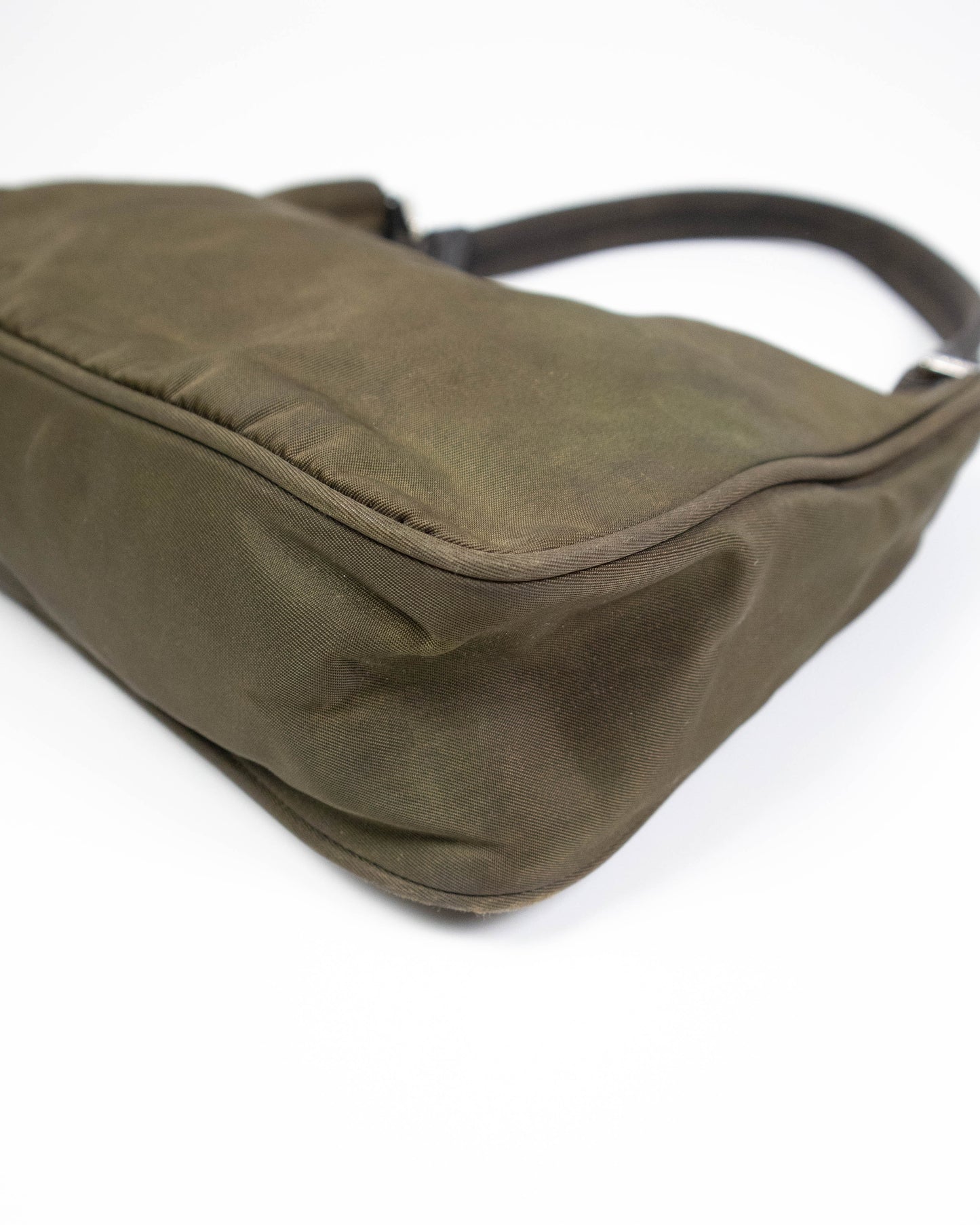 Prada – Nylon Hobo 2000 (22,5 x 7 x 17 cm)